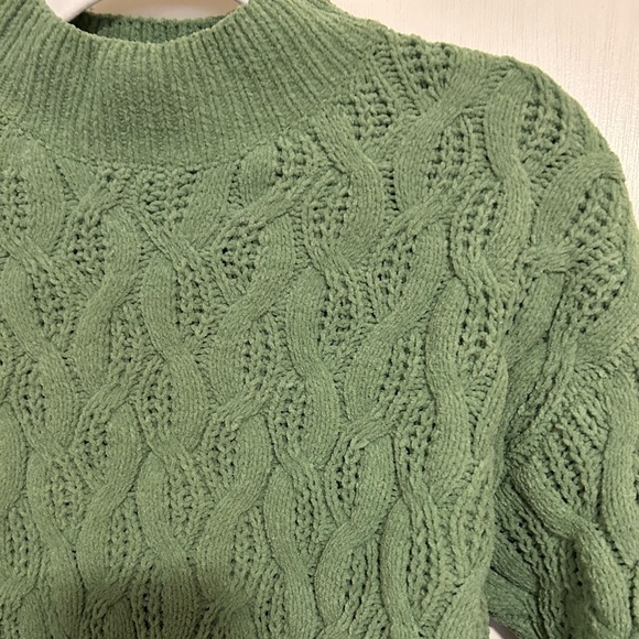 Green Sweater - Picture 4 of 5